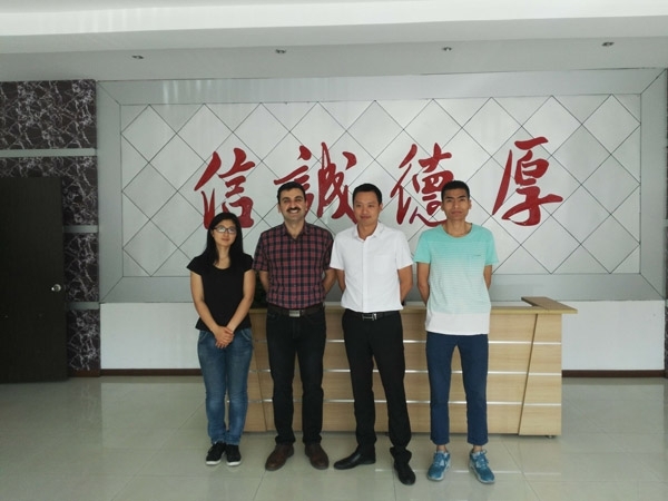 M. Reza Rousta先生与亿万28网页版官方-亿万28入口网页版-亿万28网页版网址-亿万28网页在线玩-28游戏官网在线玩-亿万e网址pg-亿万28模拟器-亿万28娱乐-亿万28线上网仪器总经理、外贸经理等合影