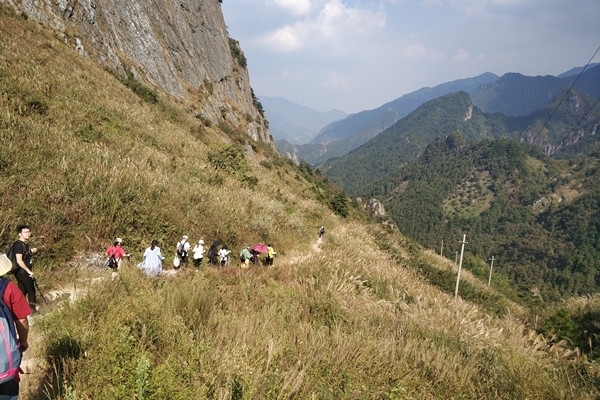 总算到了下山了