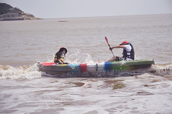 浪来了,船翻 浪来了,船翻