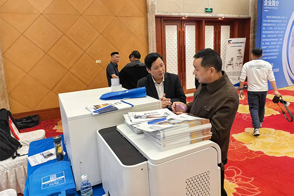 为嘉宾介绍我司优质产品