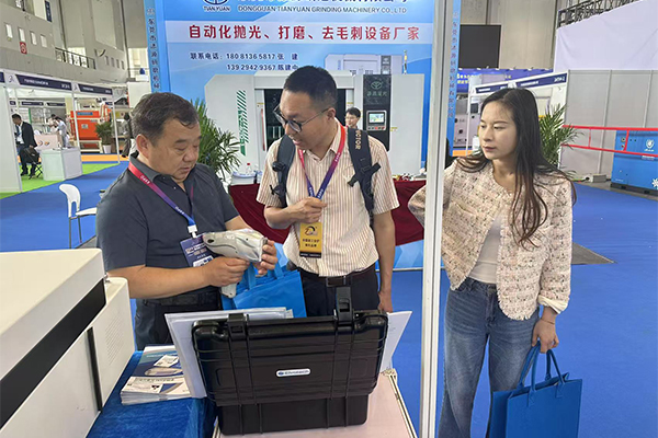 为嘉宾介绍我司优质产品