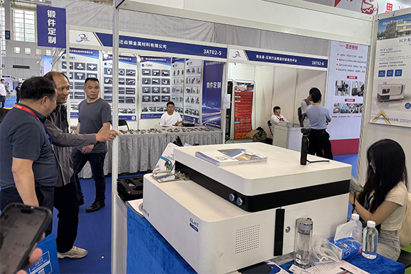 为嘉宾介绍我司优质产品