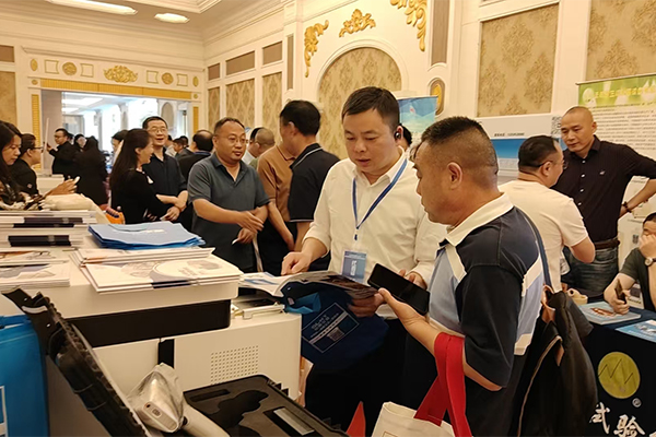 为嘉宾介绍我司优质产品