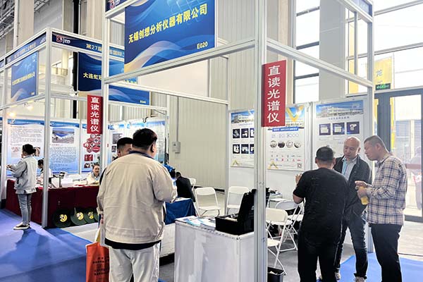 为嘉宾介绍我司产品