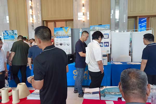 为嘉宾介绍我司优质产品-直读光谱仪