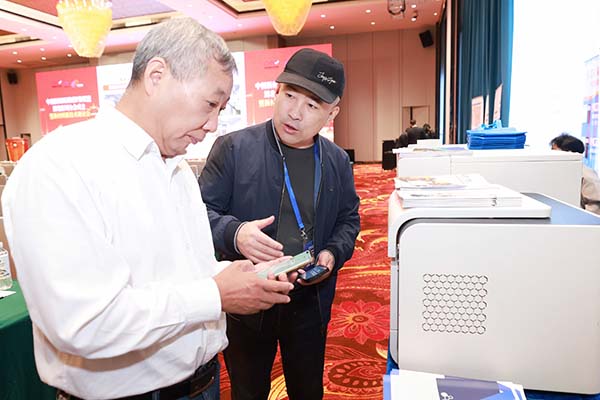 为嘉宾介绍我司优质产品